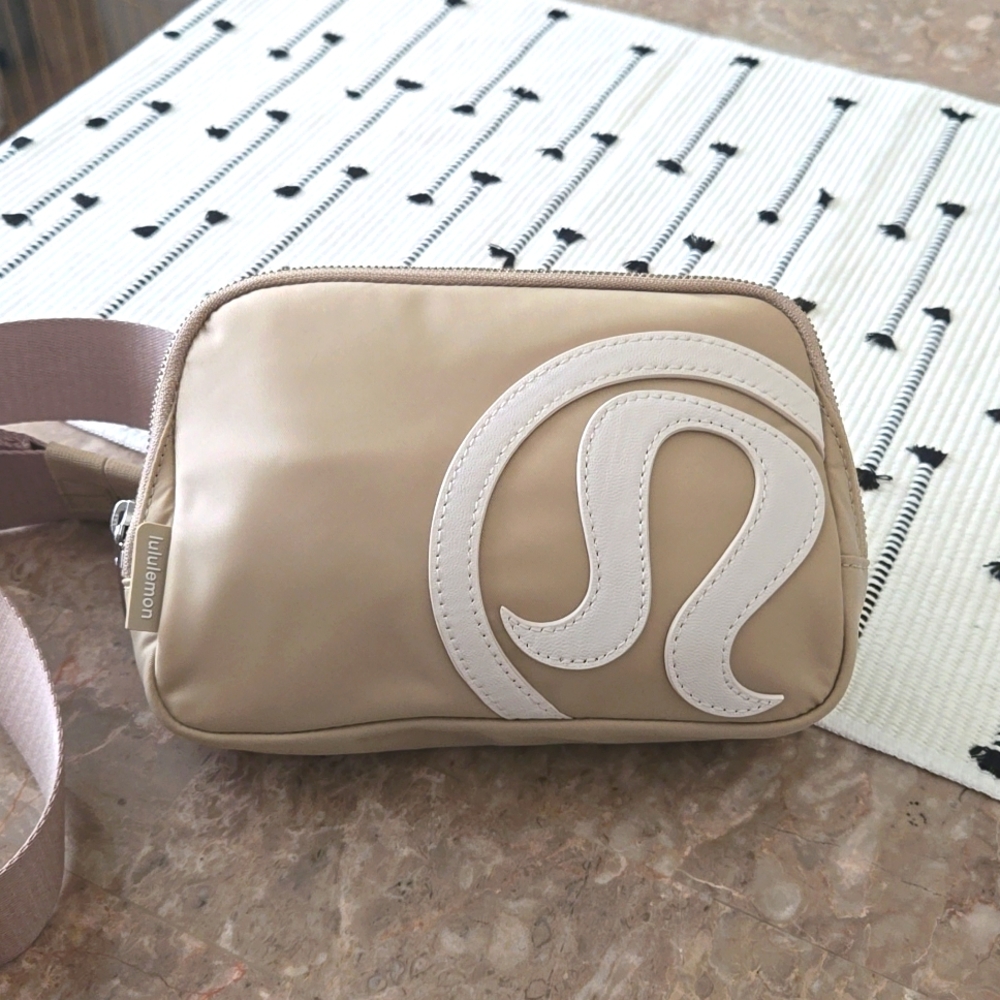Lululemon belt bag